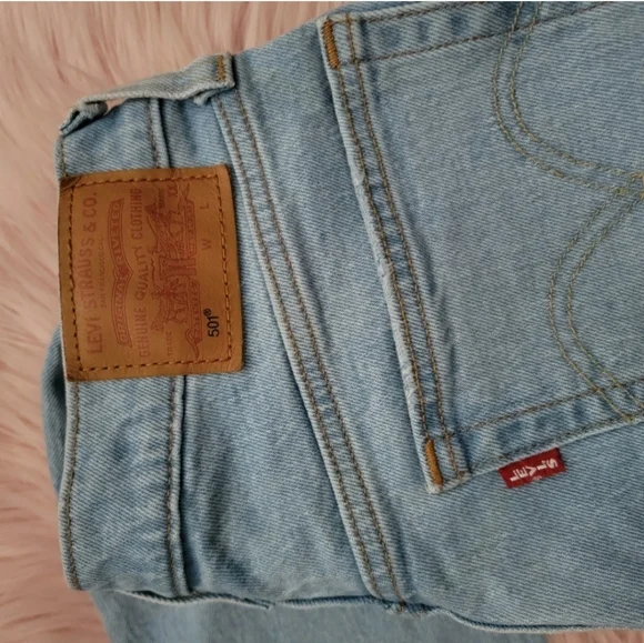 Levi's 501 cropped logo strip high waist button fly jeans - Picture 7 of 13